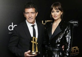 Antonio Banderas y Dakota Johnson.