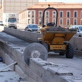 El maltrecho viaducto de Arco de Ladrillo pierde los quitamiedos