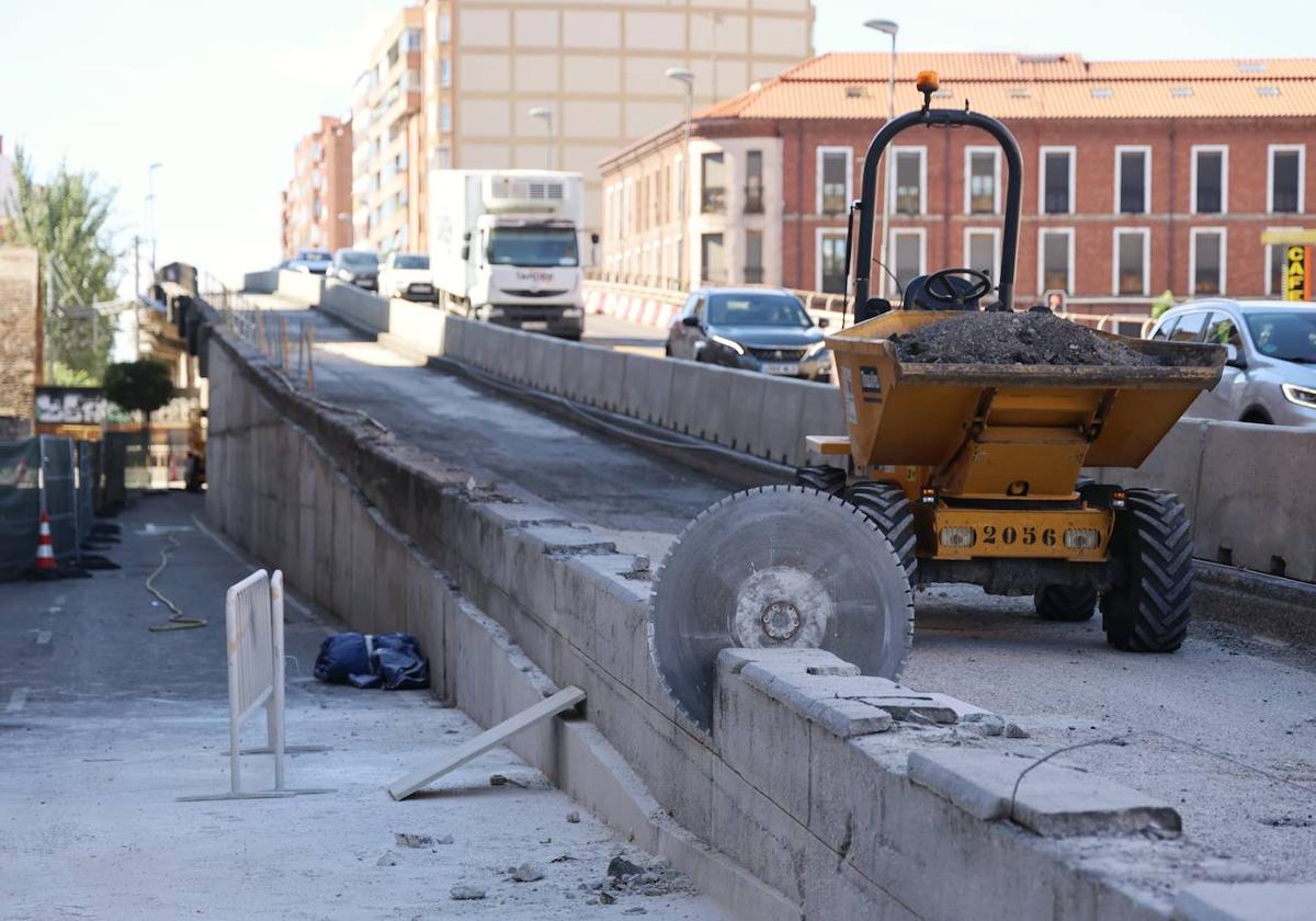 Estado actual de las obras del viaducto de Arco de Ladrillo, donde los trabajos se centran en el margen derecho en dirección entrada.