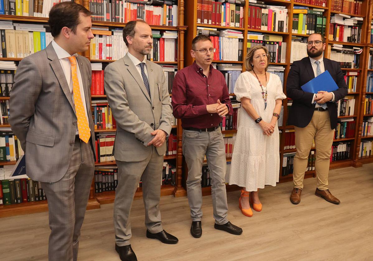 Ignacio Javier Santos, Óscar Bilbao, Miguel Hermosa, Mar Gómez y Alberto Rodríguez, este viernes.