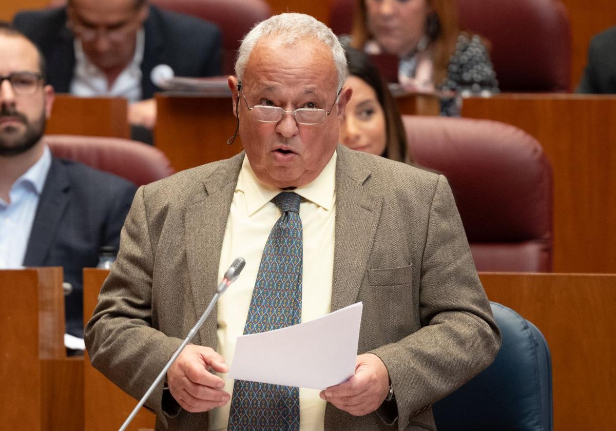 Gonzalo Santonja, durante una intervención en las Cortes de Castilla y León.