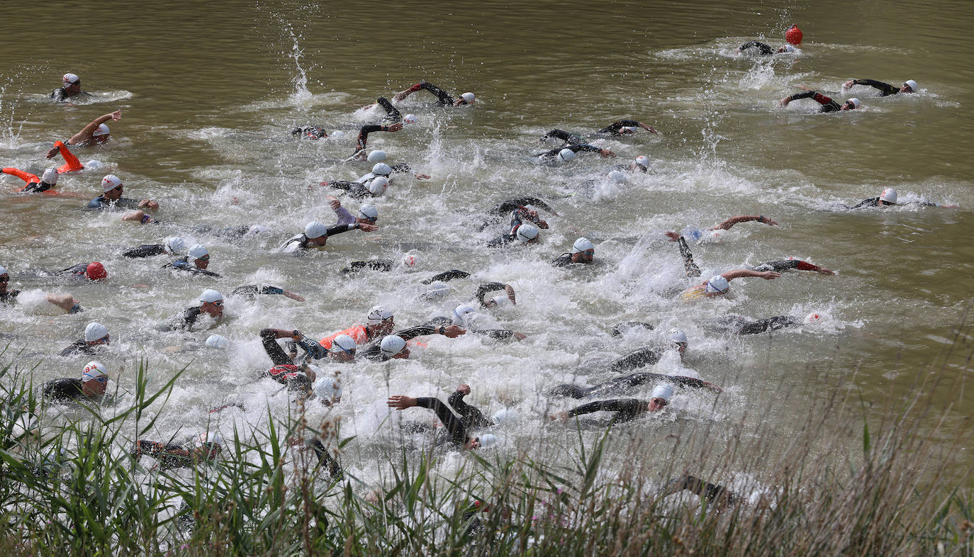 160 deportistas participan en el XXV Triatlón de Astudillo