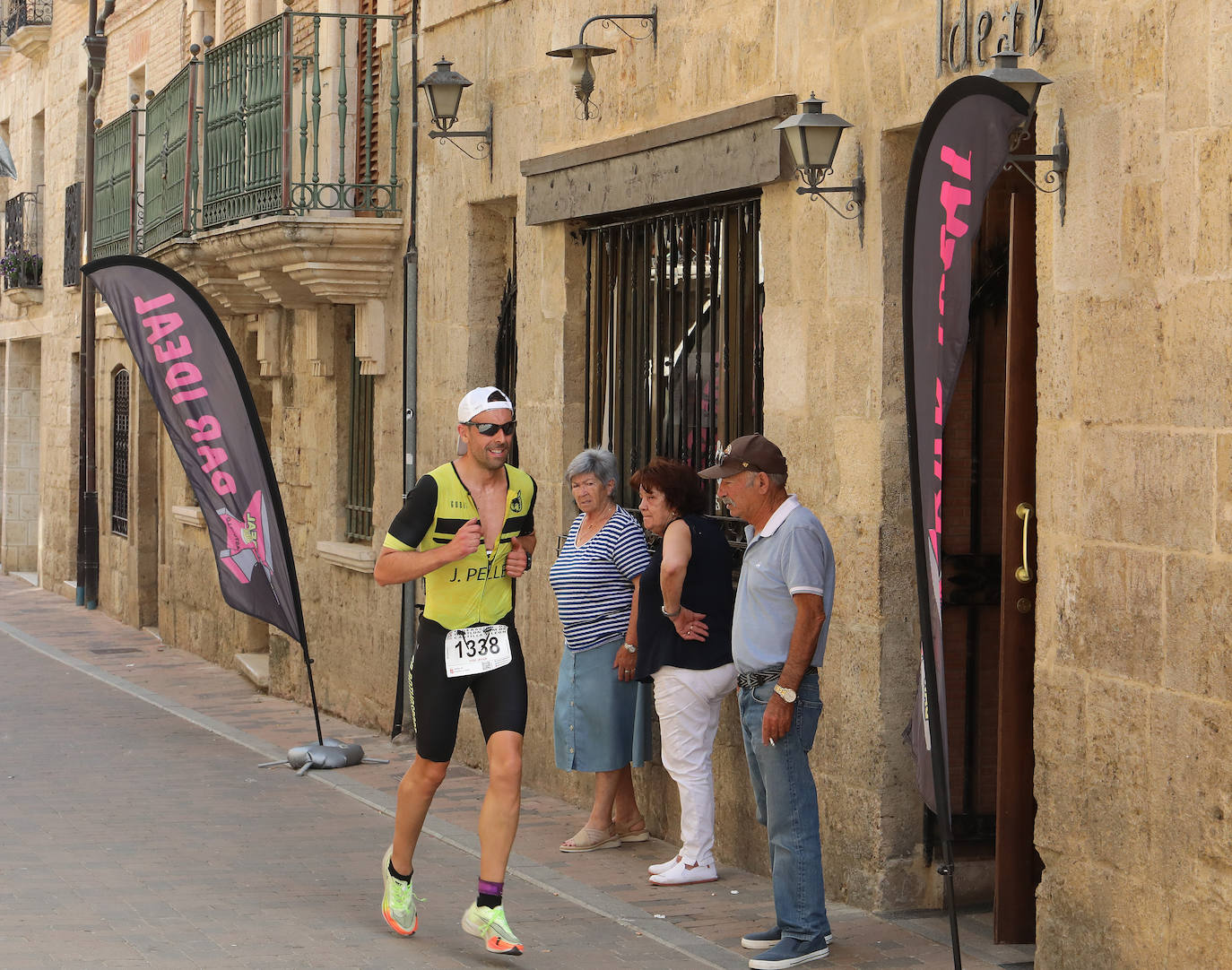 160 deportistas participan en el XXV Triatlón de Astudillo