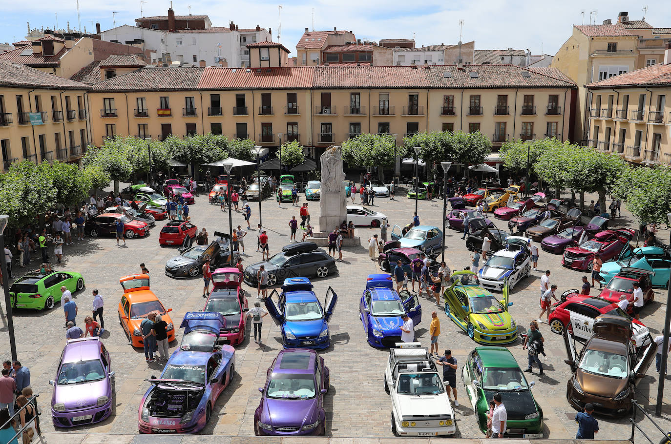 Los coches tuning conquistan las calles de Palencia