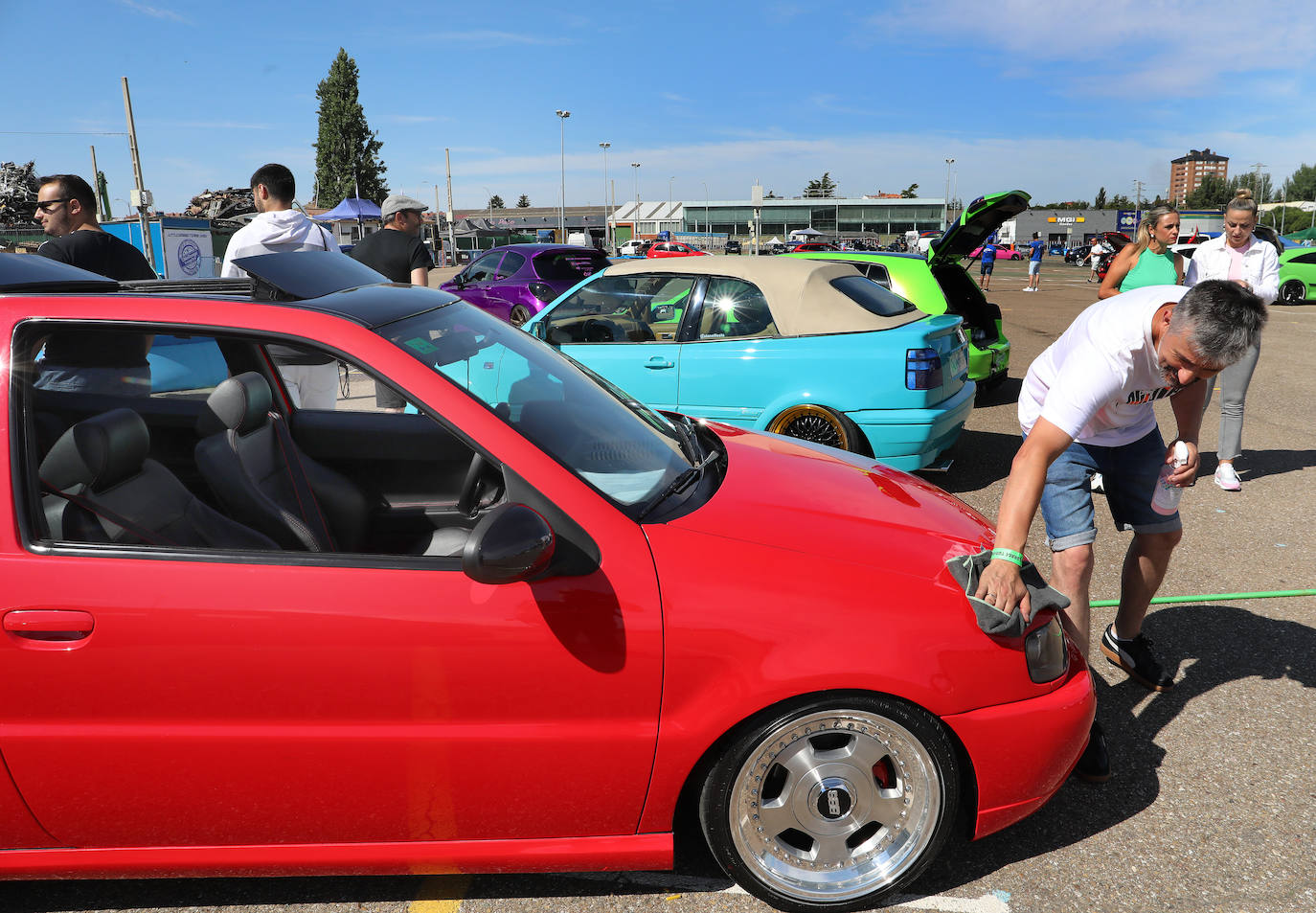 Los coches tuning conquistan las calles de Palencia