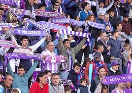 Aficionados del Real Valladolid durante un partido en Zorrilla.