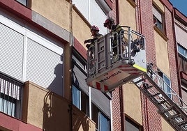 Intervención de los Bomberos en el número 33 de la calle Nicolás Salmerón.