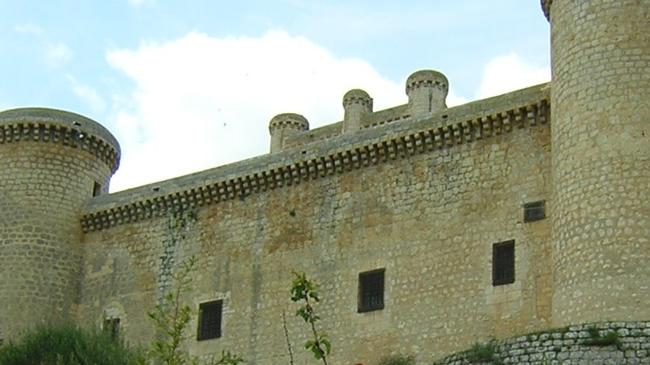 Imagen antes - Torrelobatón lanza un SOS para salvar el castillo por estado crítico