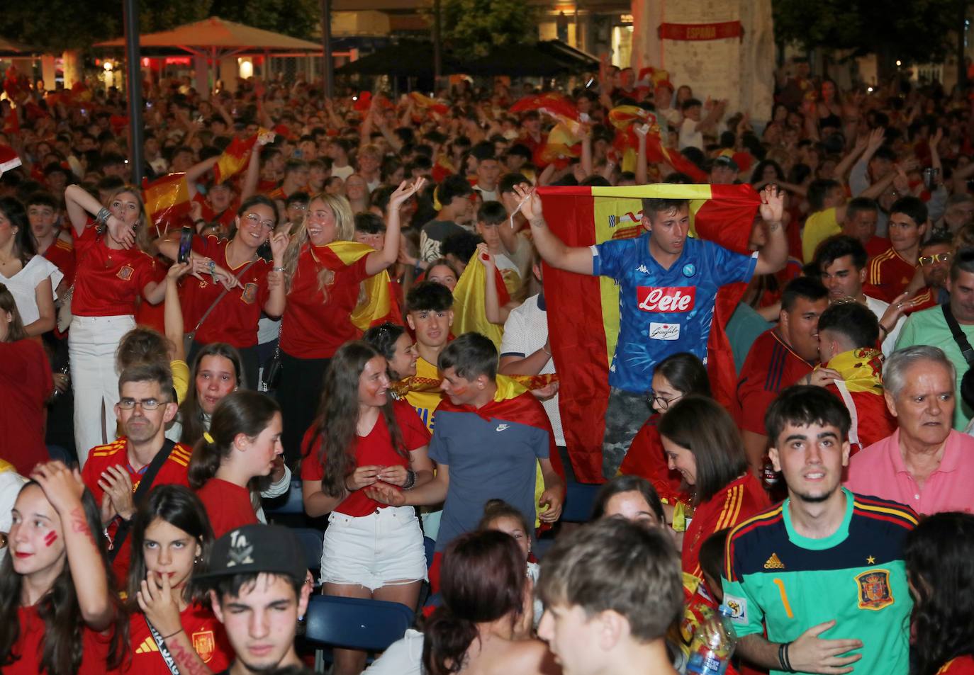 Así se celebró en la Plaza Mayor de Palencia el triunfo de España en la Eurocopa