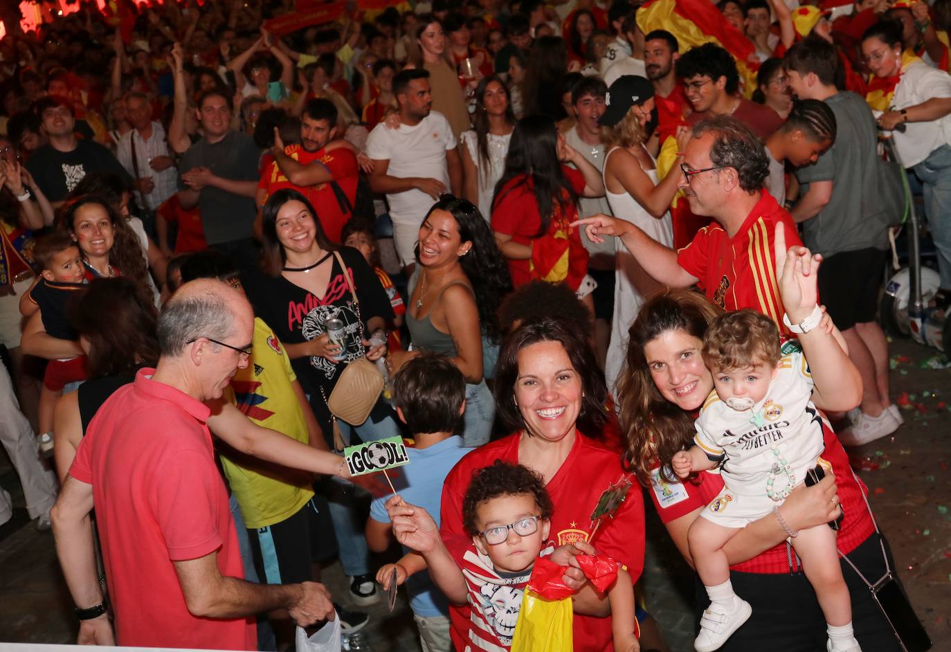 Así se celebró en la Plaza Mayor de Palencia el triunfo de España en la Eurocopa