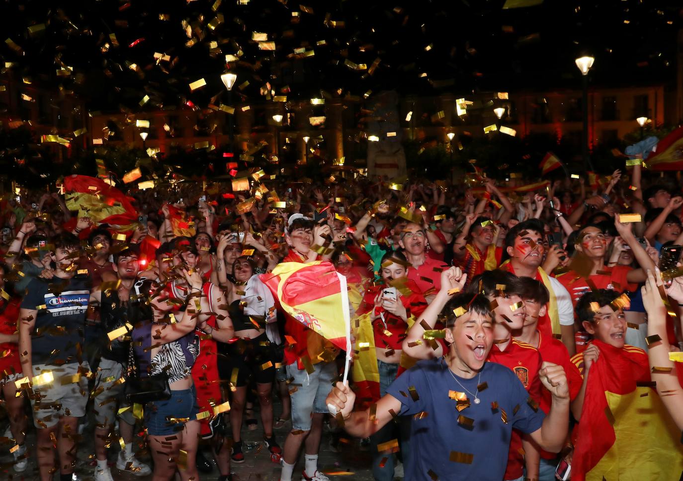 Así se celebró en la Plaza Mayor de Palencia el triunfo de España en la Eurocopa