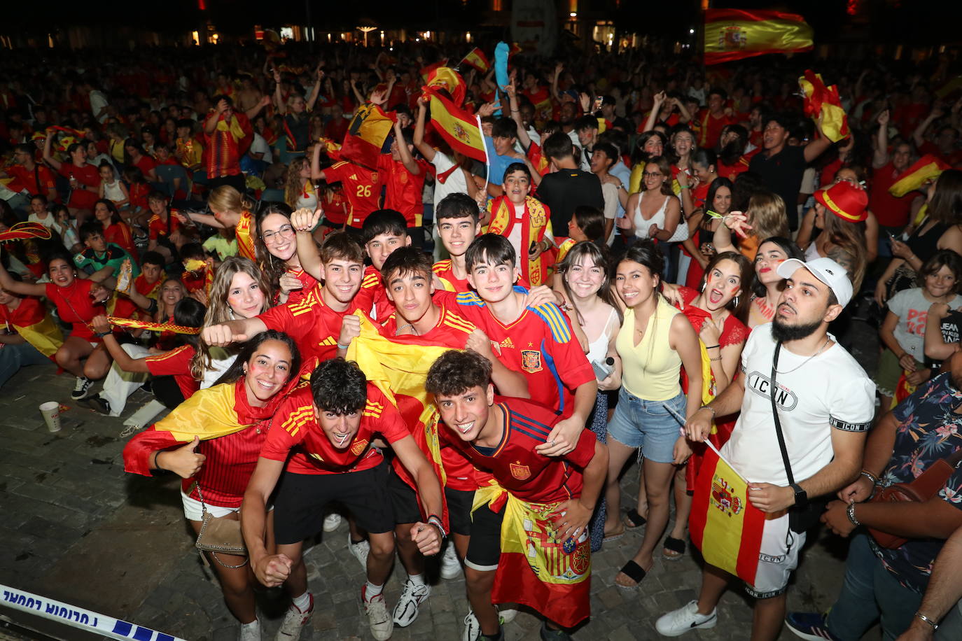 Así se celebró en la Plaza Mayor de Palencia el triunfo de España en la Eurocopa