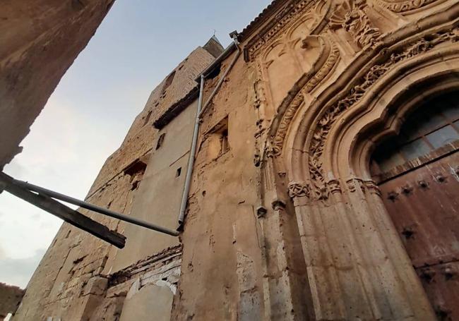 Puerta de Bethlén de Santa María de Colaña en Castromocho.