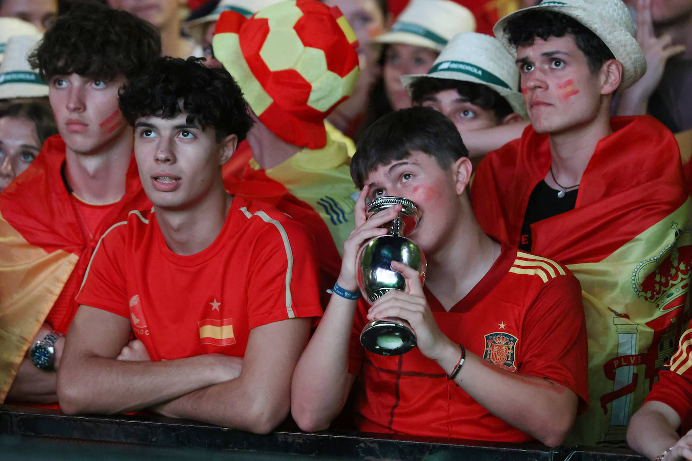 Las imágenes del espectacular ambiente en Recoletos para ver la final de la Eurocopa