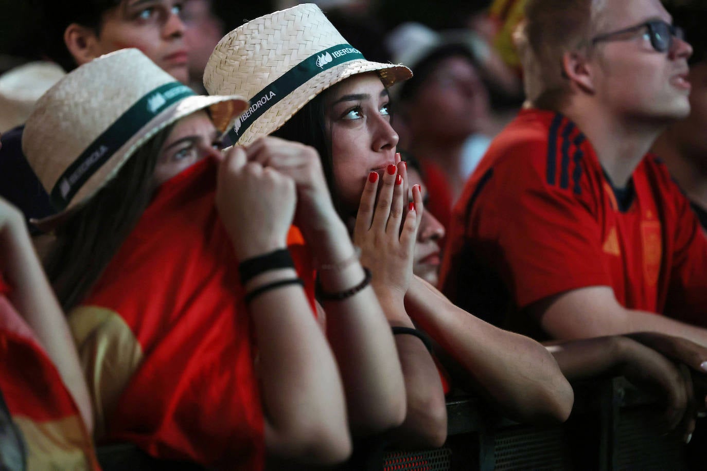 Las imágenes del espectacular ambiente en Recoletos para ver la final de la Eurocopa