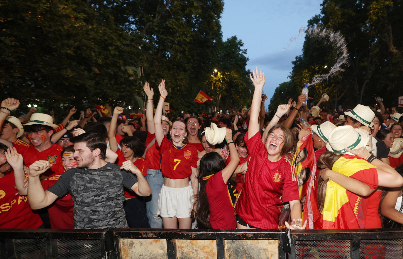 Las imágenes del espectacular ambiente en Recoletos para ver la final de la Eurocopa