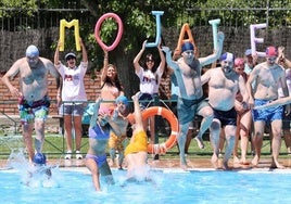 Zambullida en la piscina de Juan de Austria en el acto para recaudar fondos para combatir la esclerosis múltiple.