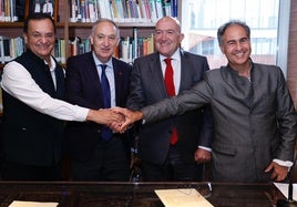 De izquierda a derecha: el embajador de India en España, Dinesh K Patnaik; el rector de la Universidad de Valladolid, Antonio Largo; el alcalde de Valladolid, Jesús Julio Carnero; y el director de la Fundación Casa de la India, Guillermo Rodríguez.