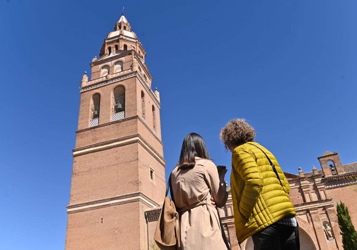 Torre de una de las iglesias de Alaejos, en una imagen de archivo.