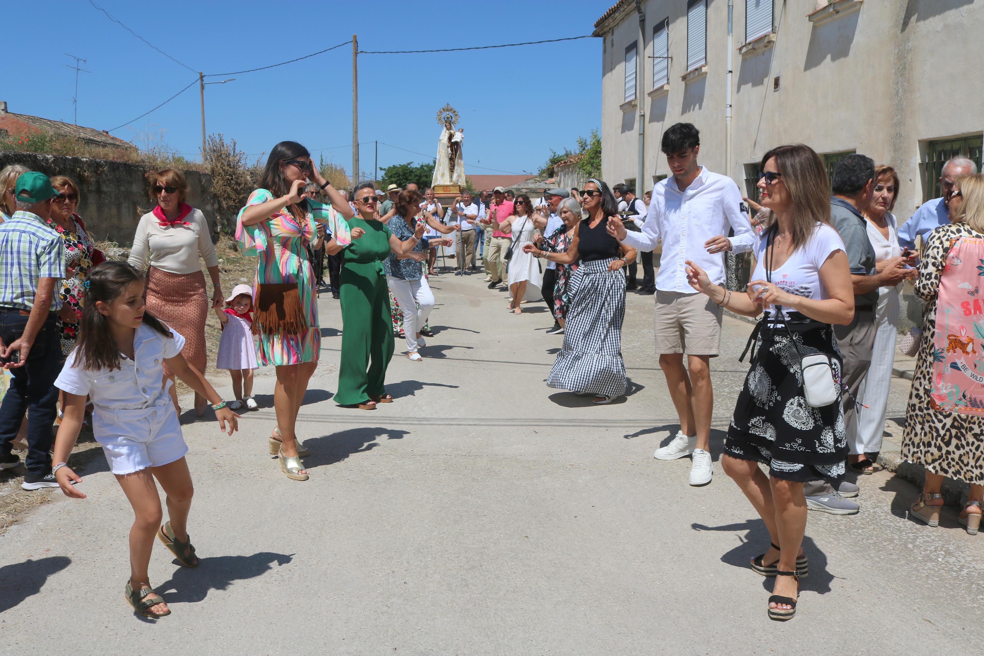 Cevico Navero se rinde a la Virgen del Carmen