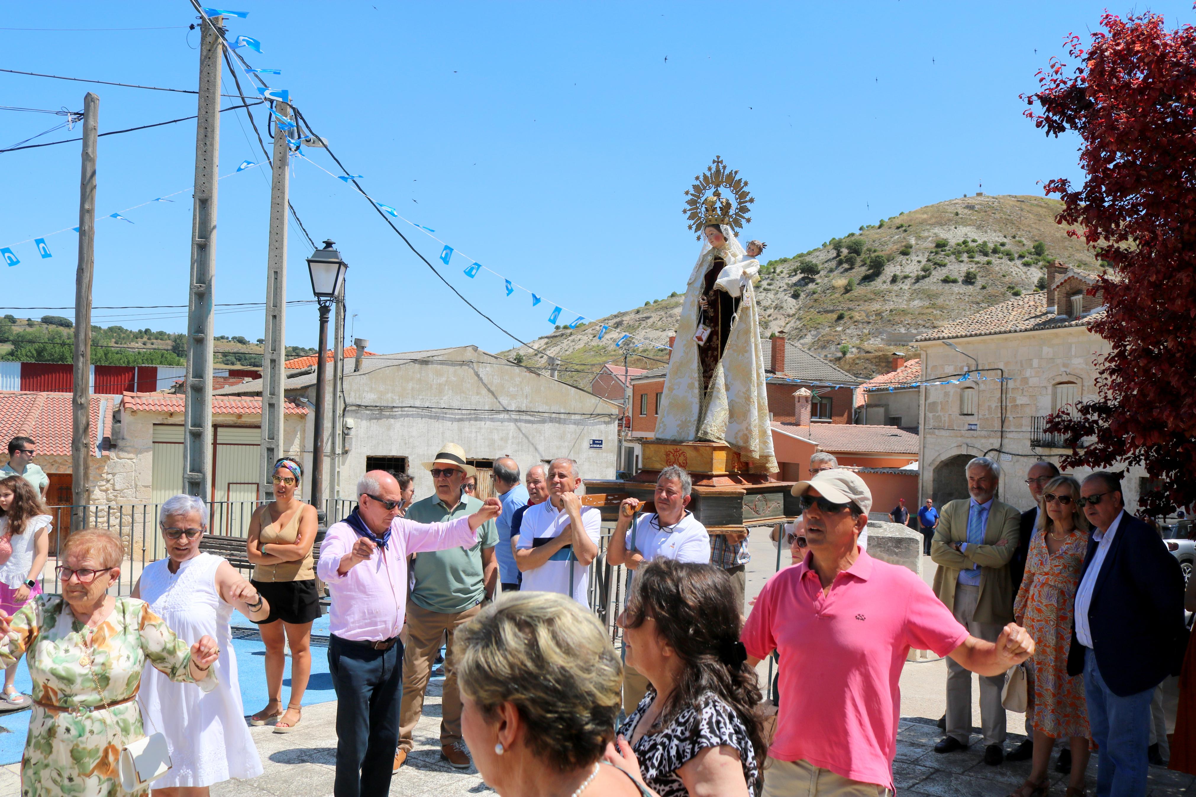 Cevico Navero se rinde a la Virgen del Carmen