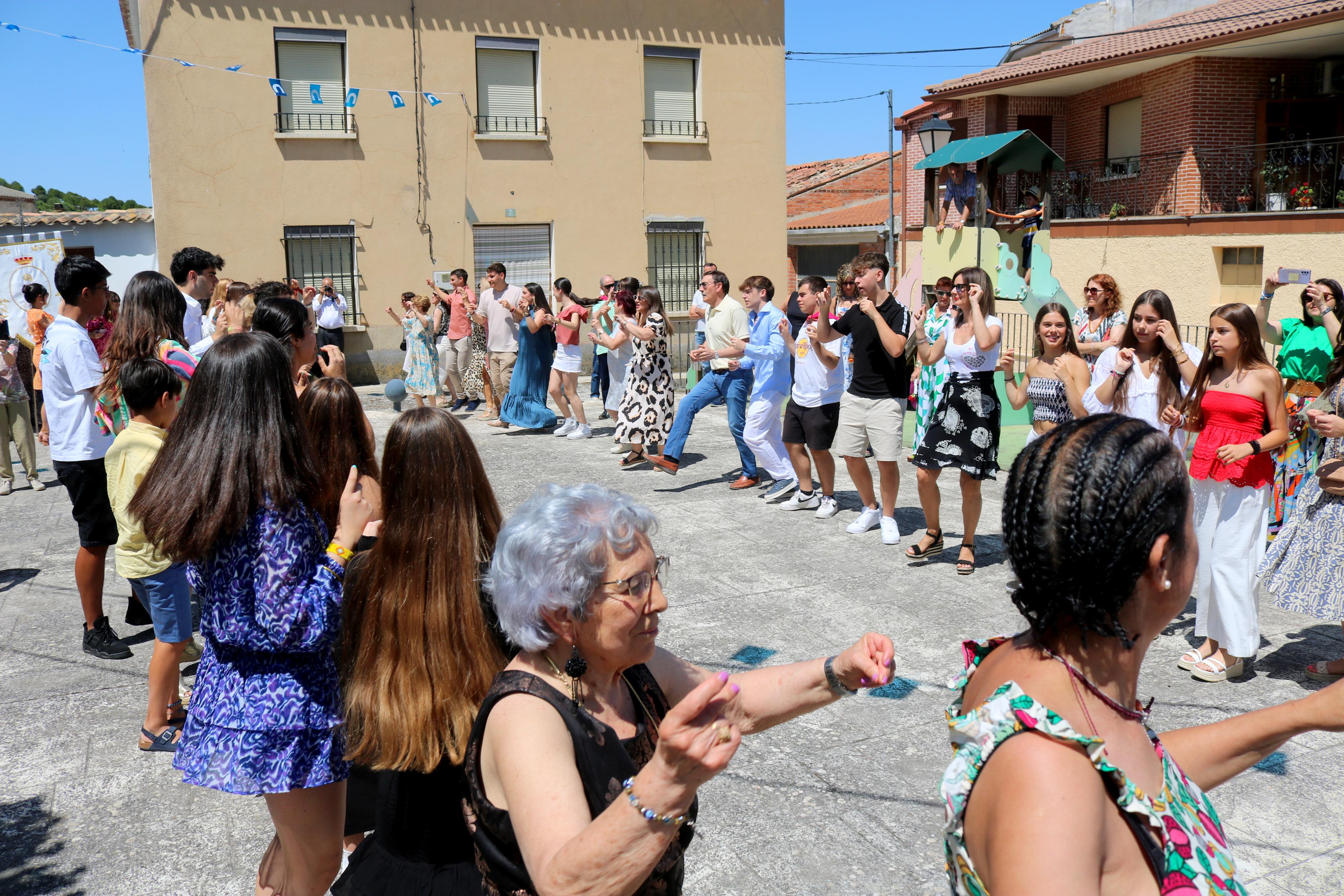 Cevico Navero se rinde a la Virgen del Carmen