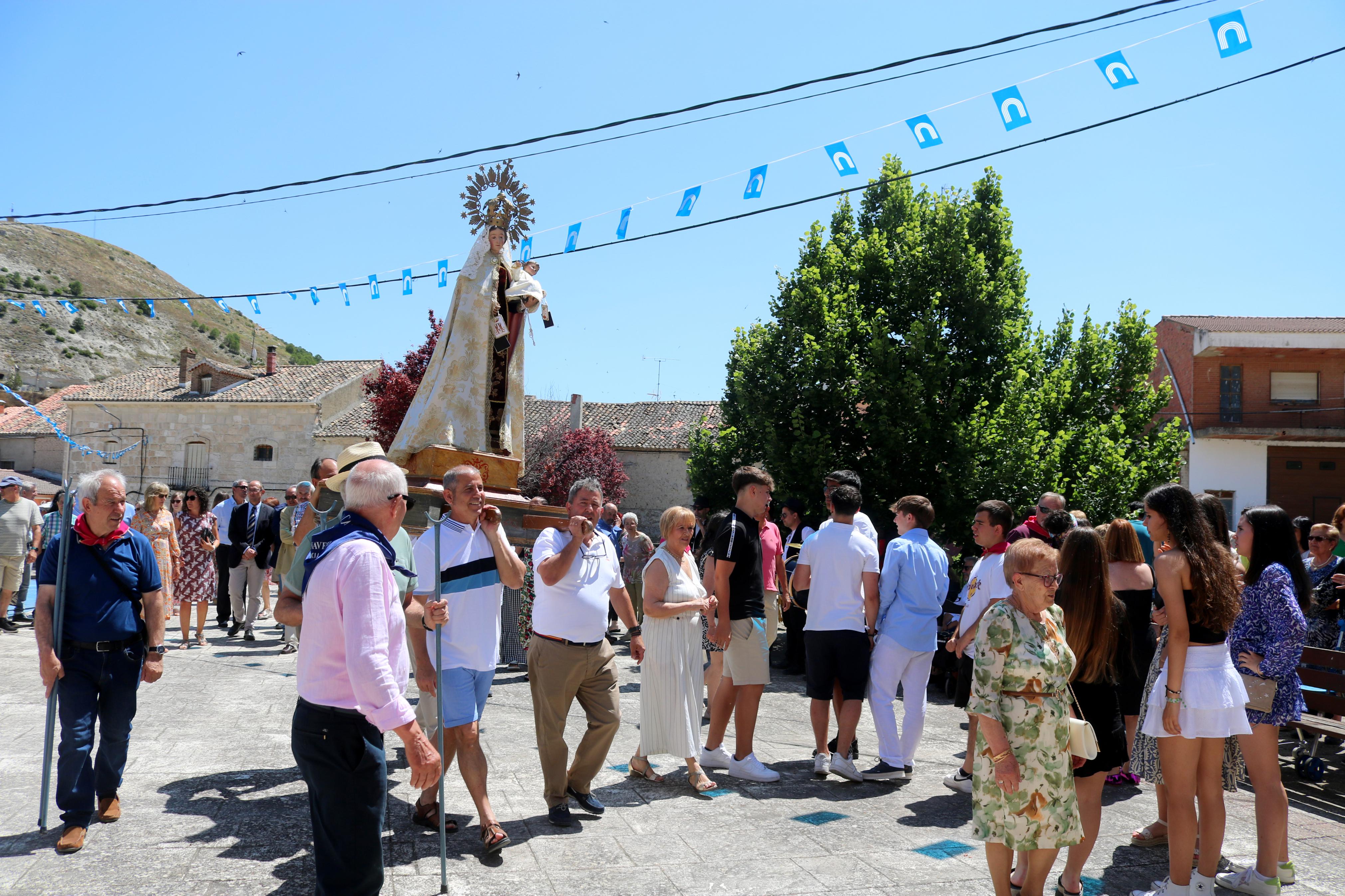 Cevico Navero se rinde a la Virgen del Carmen