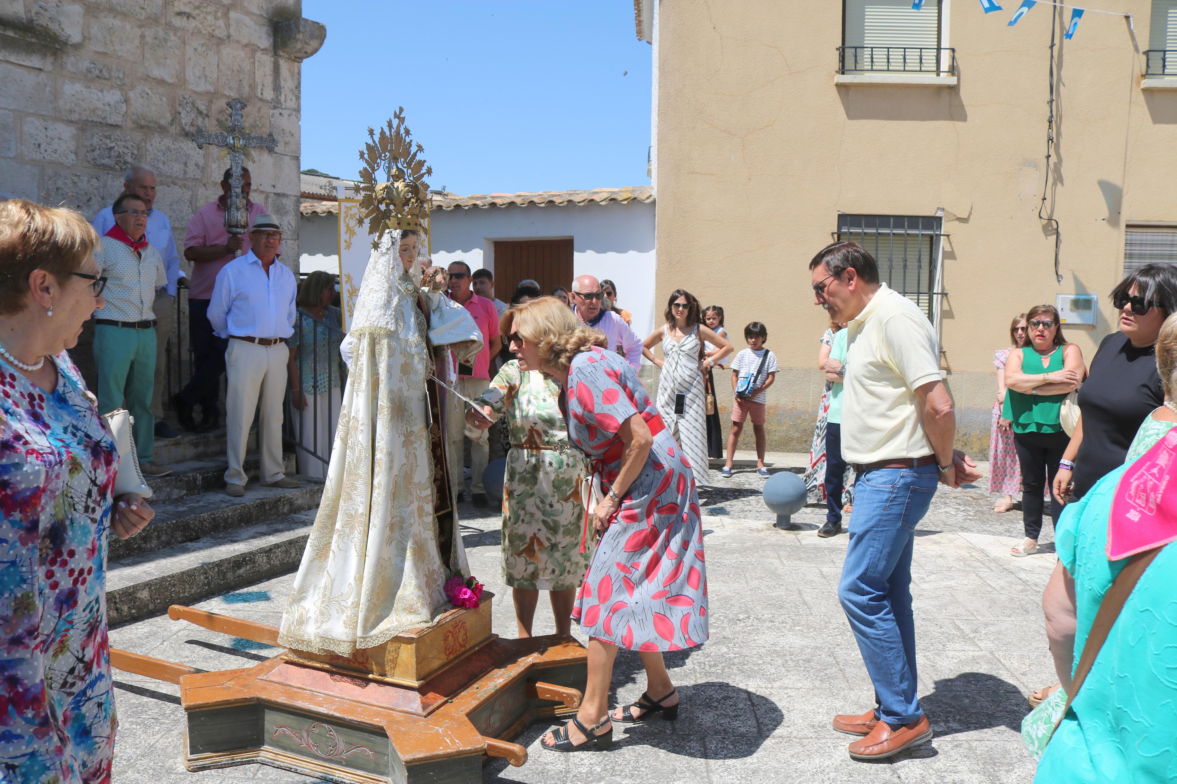 Cevico Navero se rinde a la Virgen del Carmen