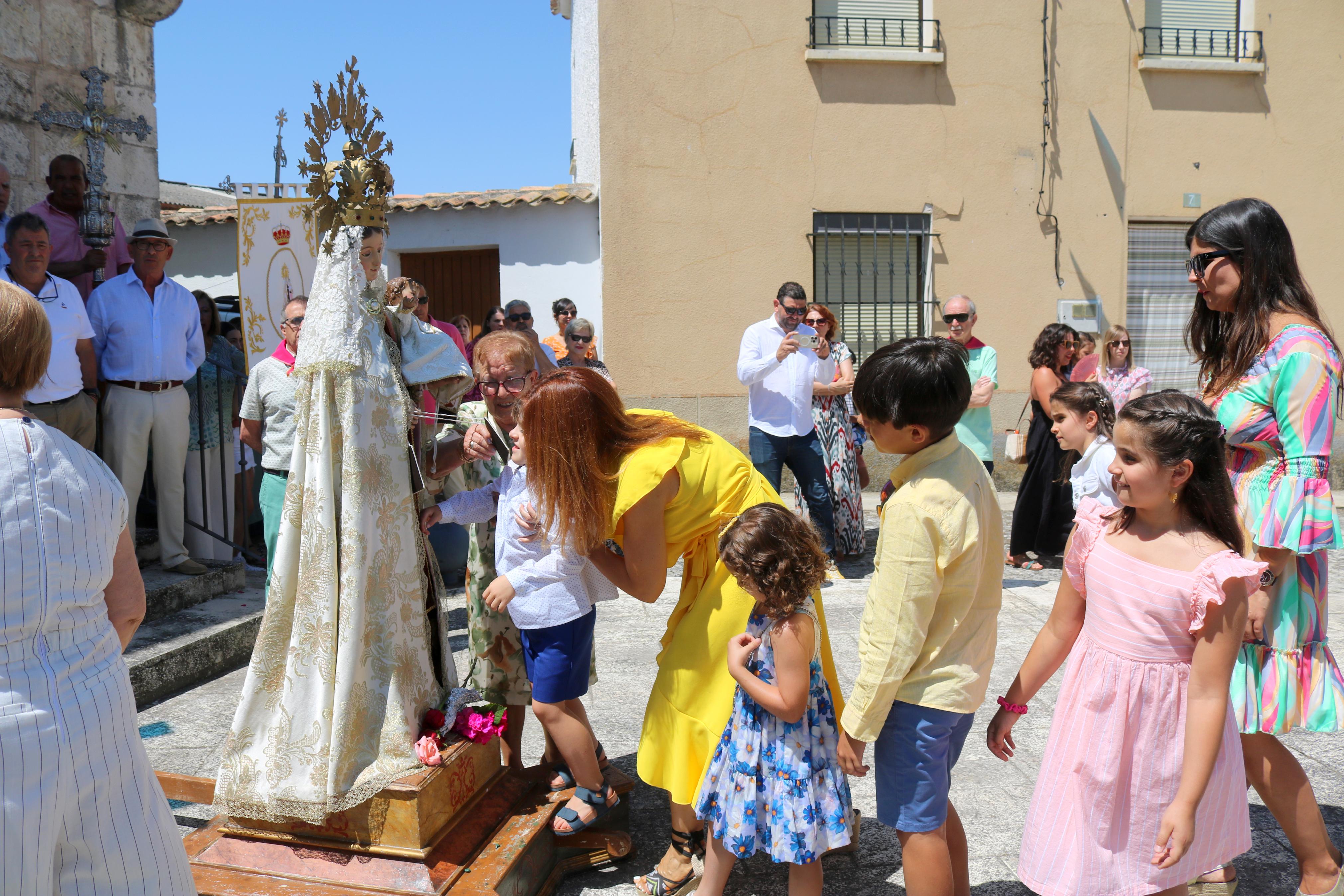 Cevico Navero se rinde a la Virgen del Carmen