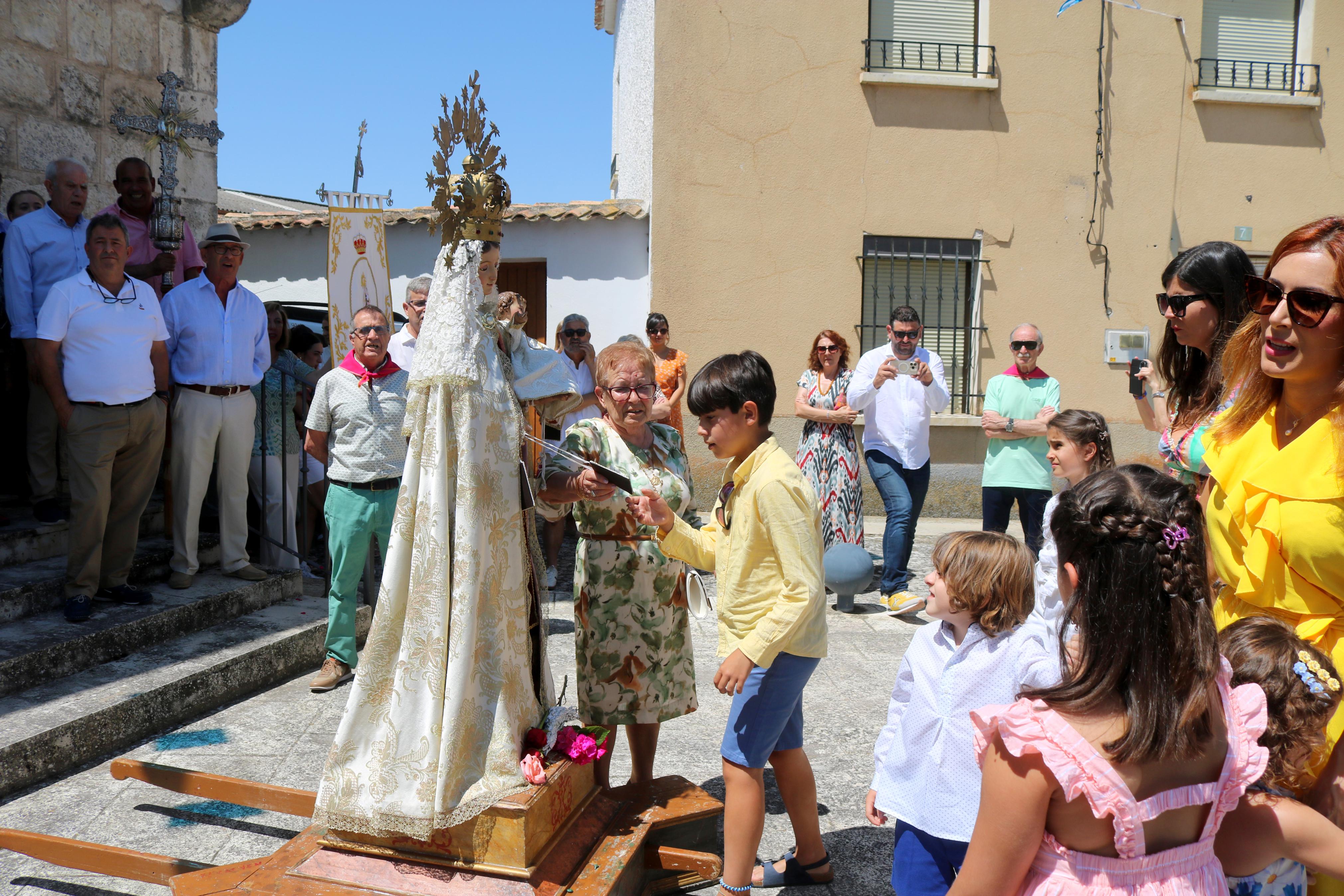 Cevico Navero se rinde a la Virgen del Carmen