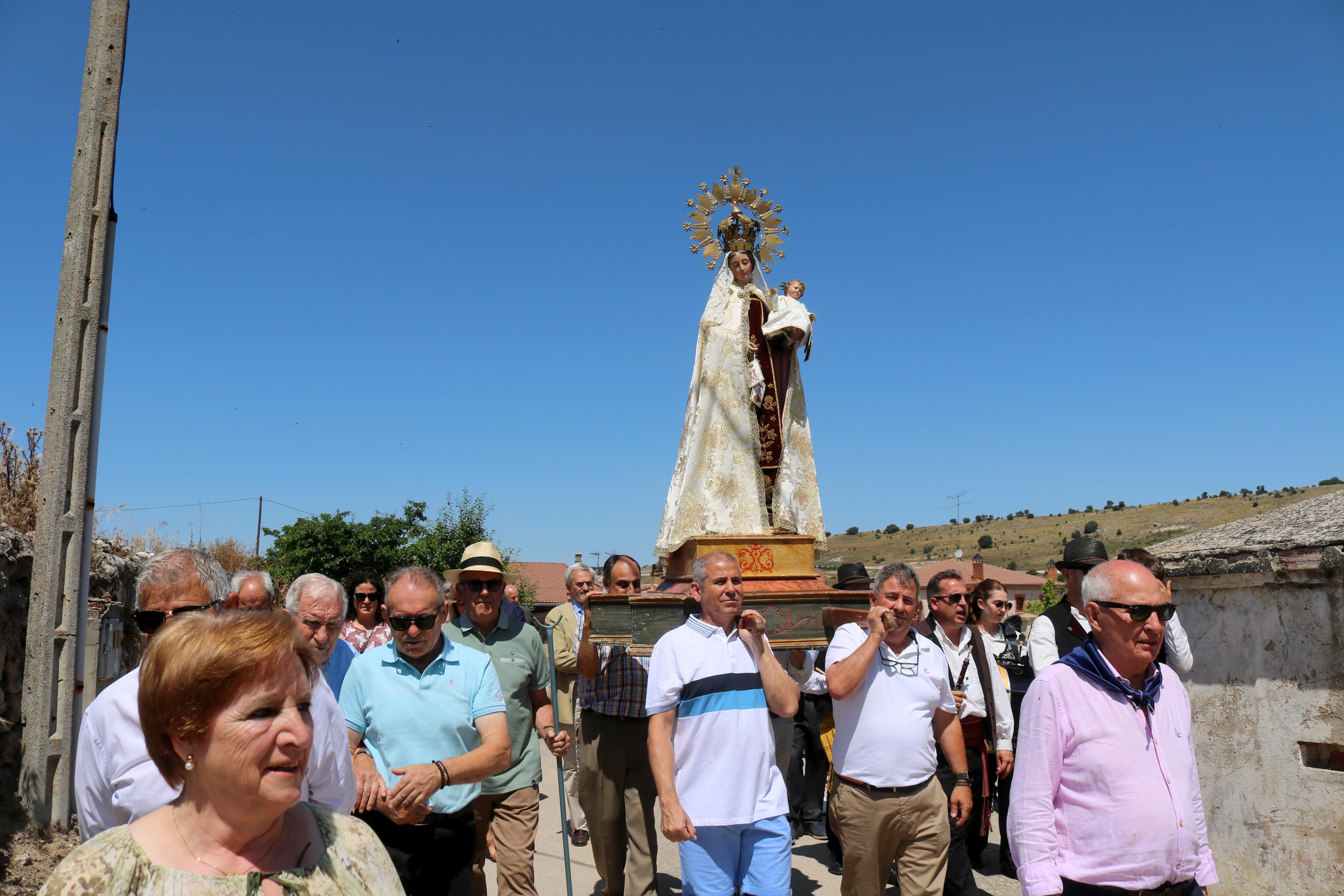 Cevico Navero se rinde a la Virgen del Carmen