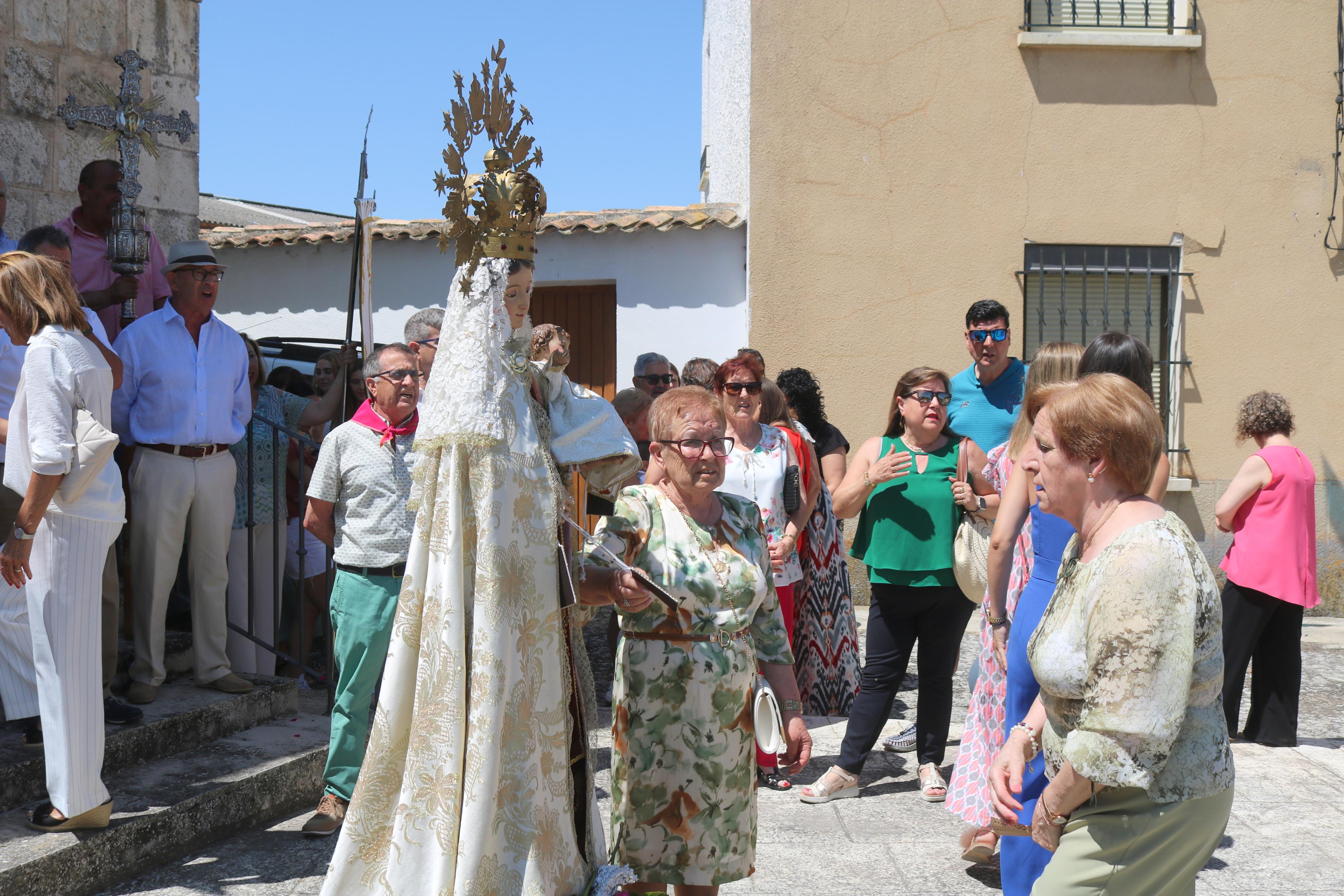 Cevico Navero se rinde a la Virgen del Carmen