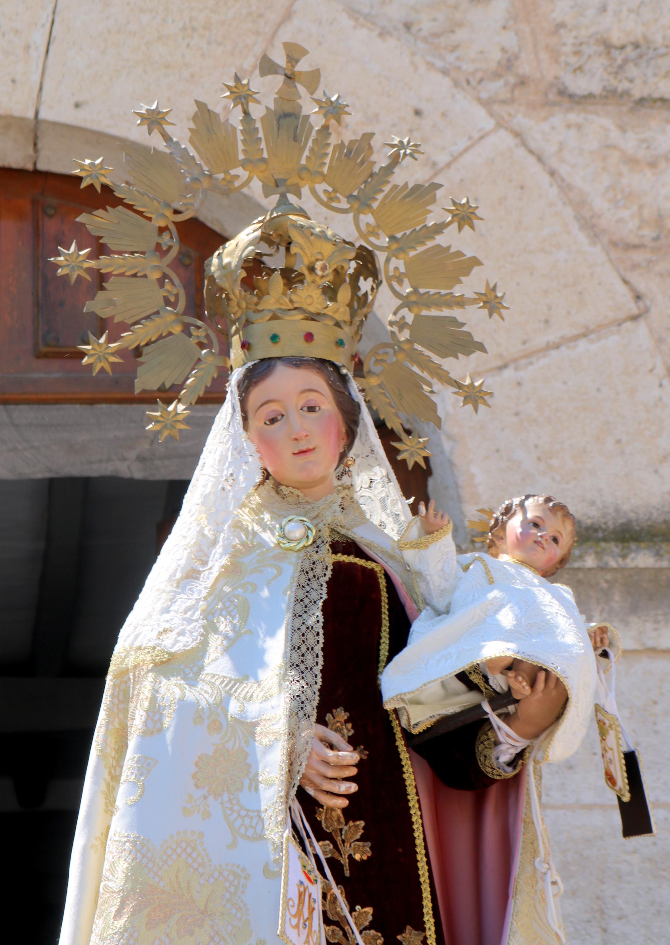 Cevico Navero se rinde a la Virgen del Carmen