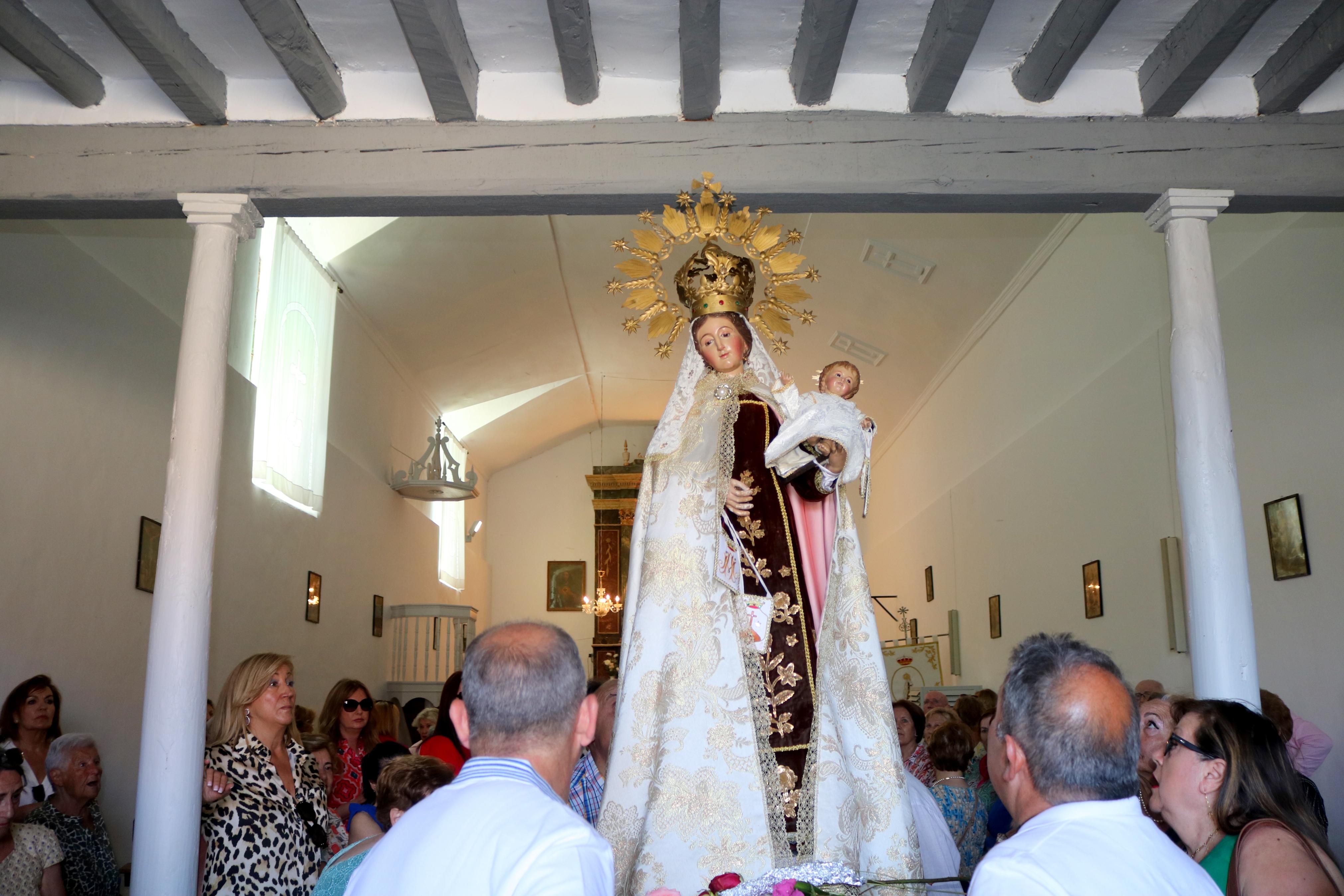 Cevico Navero se rinde a la Virgen del Carmen