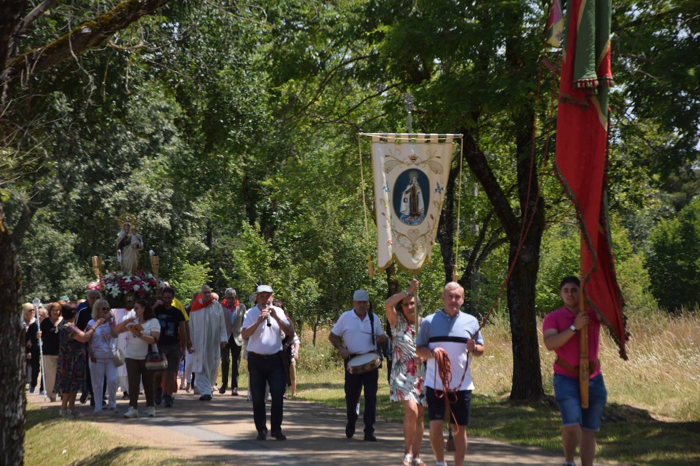 El buen tiempo acompaña a la Virgen del Carmen en Guardo