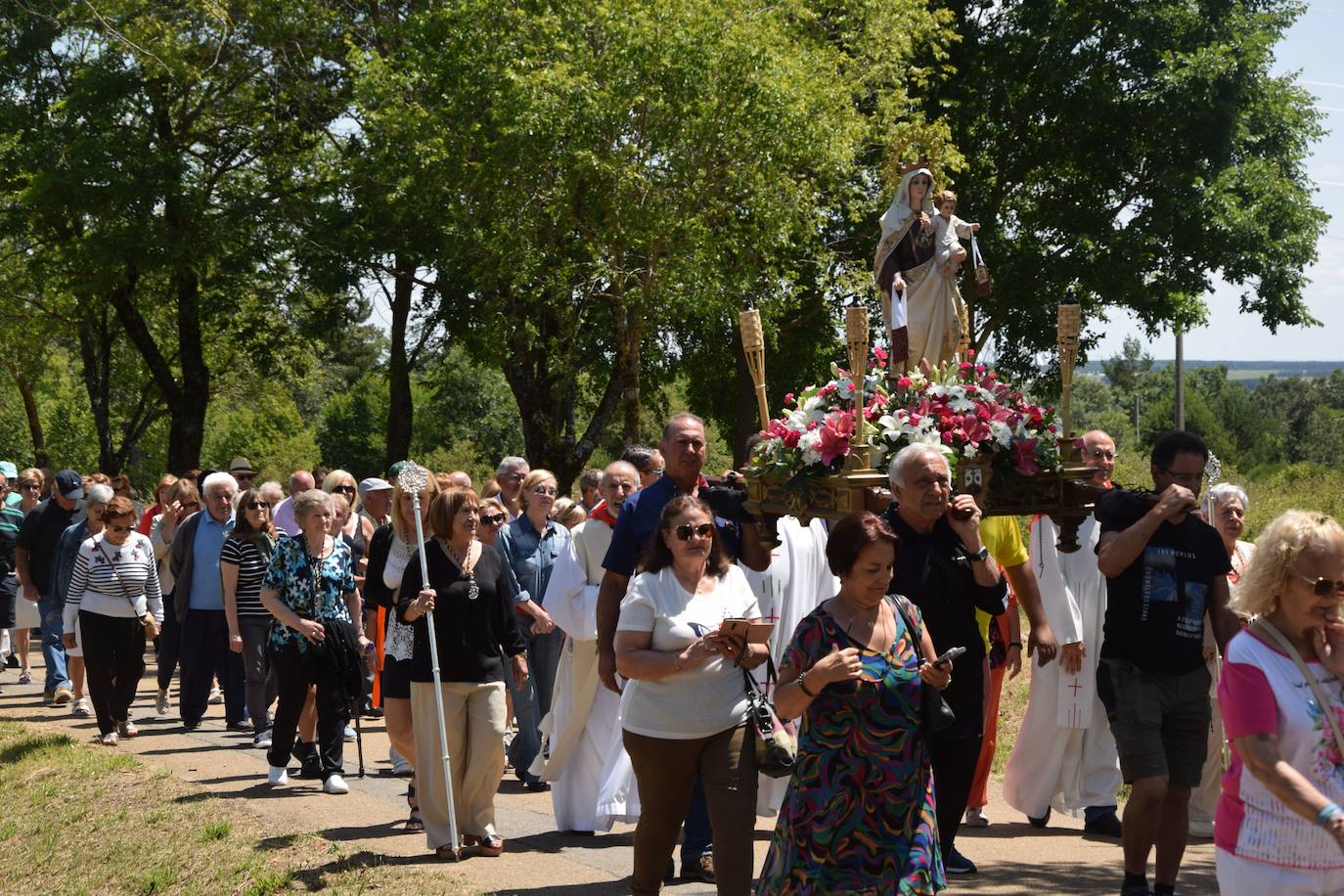 El buen tiempo acompaña a la Virgen del Carmen en Guardo