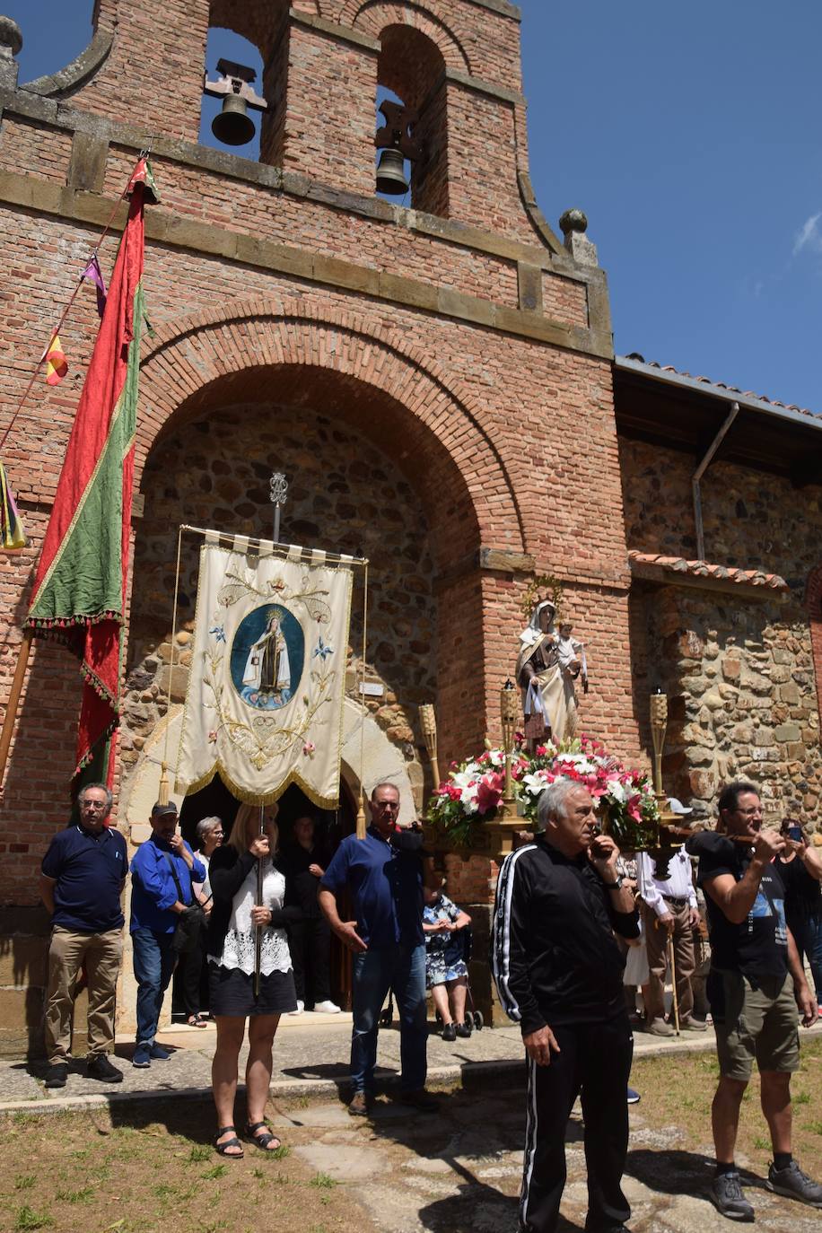 El buen tiempo acompaña a la Virgen del Carmen en Guardo