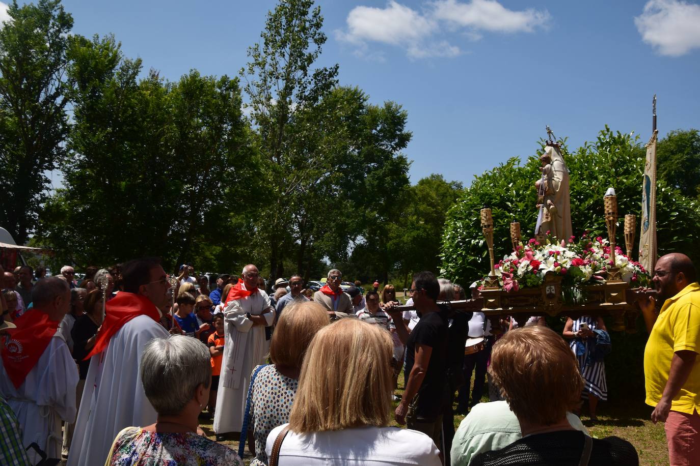 El buen tiempo acompaña a la Virgen del Carmen en Guardo