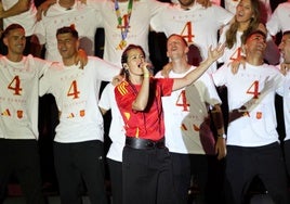 La segoviana Isabel Aaiún, durante su actuación en la plaza de Cibeles con la selección española.