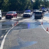 Un reventón deja sin suministro de agua a decenas de vecinos de Vía Roma