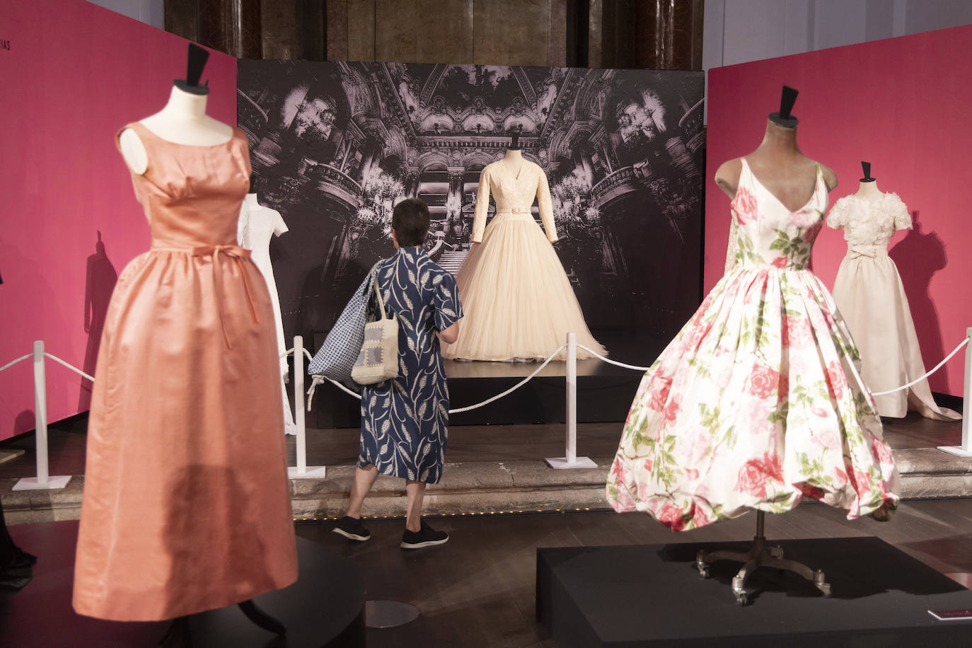 Fotos de las prendas geniales de Balenciaga que pueden verse en Valladolid