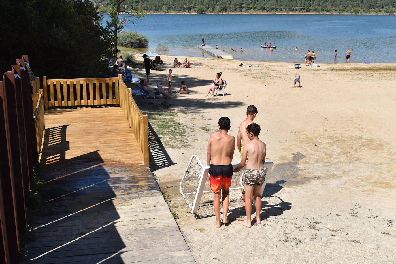 La playa de Aguilar de Campoo funciona a pleno rendimiento