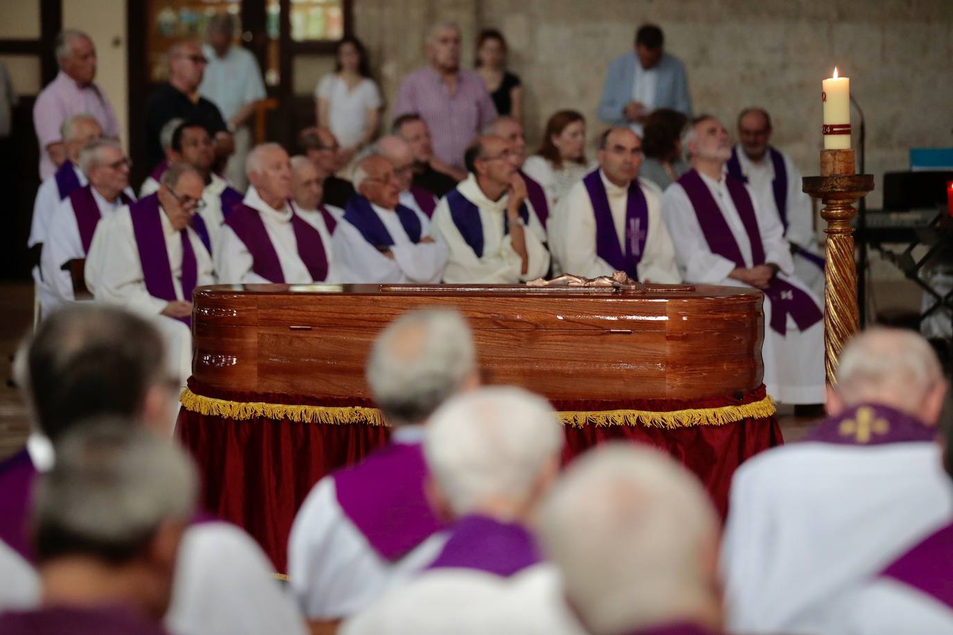 El funeral de Teófanes Egido, en imágenes