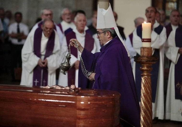 El funeral de Teófanes Egido, en imágenes