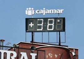 Un termostato del centro de Valladolid marca 38 grados