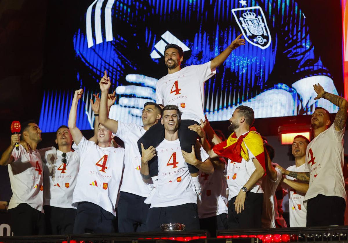 Los jugadores de la selección española durante la celebración en Cibeles del título de campeones de la Eurocopa.