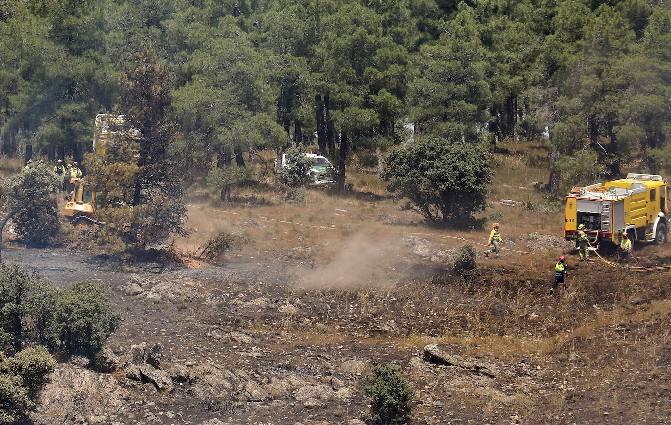 Fotografías del incendio en un pinar de La Higuera