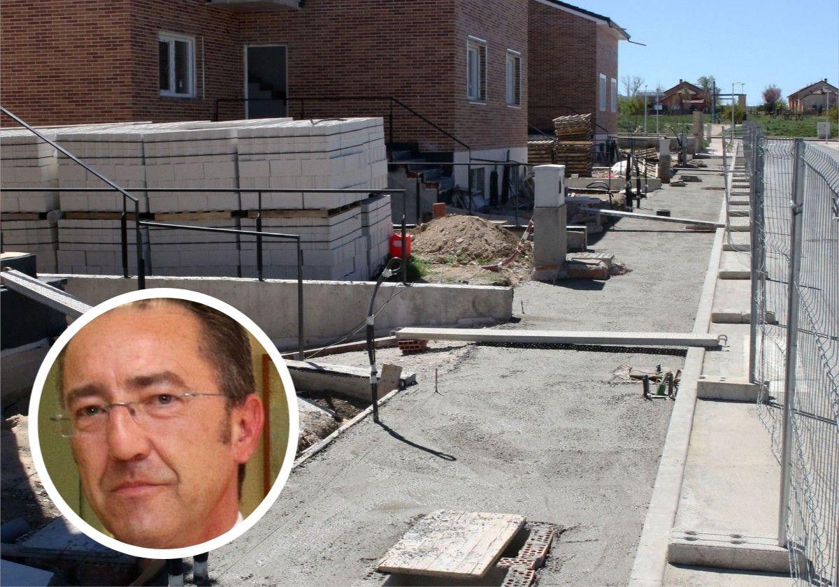 Viviendas en construcción en El Carrascalejo; y en el círculo, el alcalde de Palazuelos, Jesús Nieto.