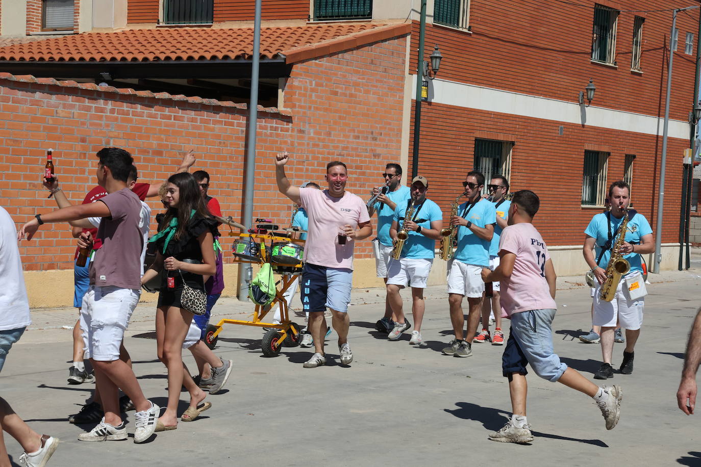 El segundo encierro de las fiestas de Matapozuelos, en imágenes