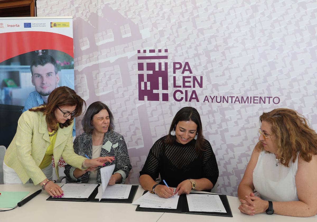 Firma del convenio de la ONCE y con el Ayuntamiento de Palencia.